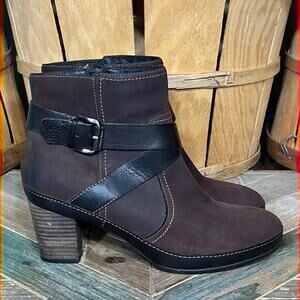 Clarks Artisan Brown Leather Buckle Strap Active Air Ankle Boots Womens Size 9.5